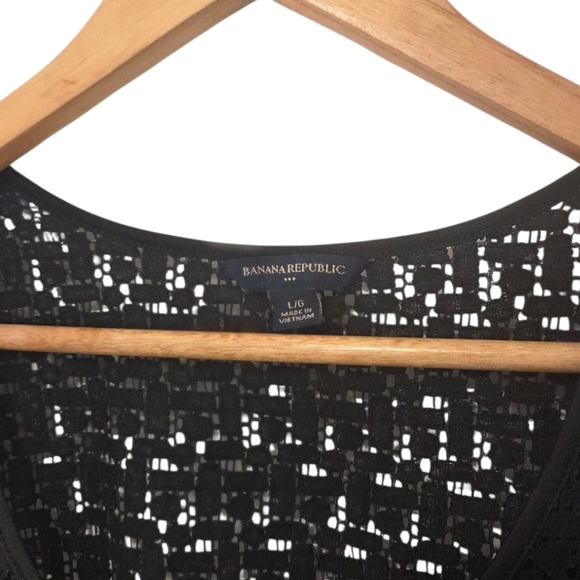 Banana Republic Elegant Black Crochet Inspired Top - Picture 4 of 6